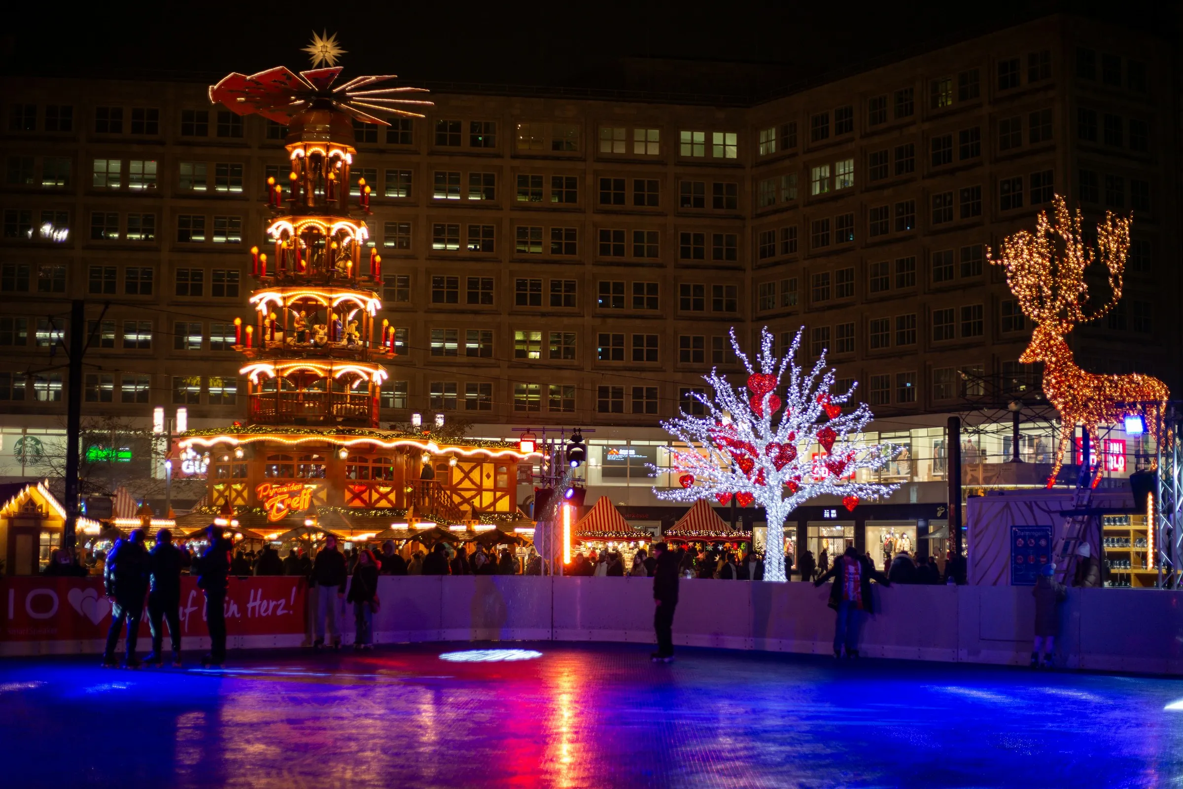 Kerstmarkt rond de ijsbaan